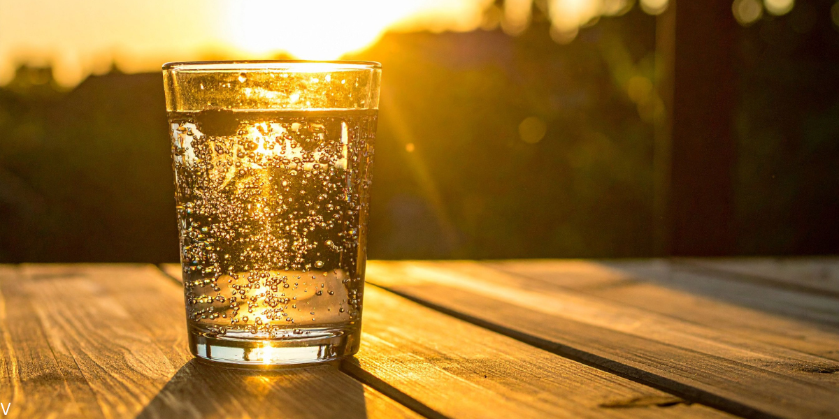How Much Water Should I Drink a Day: A Complete Guide to Staying Hydrated  